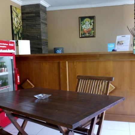 Oyo Flagship 91237 Ratu Guest House Kedunganan Esterno foto