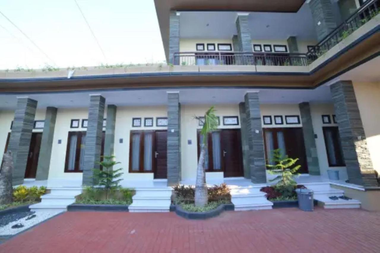 Oyo Flagship 91237 Ratu Guest House Kedunganan Esterno foto