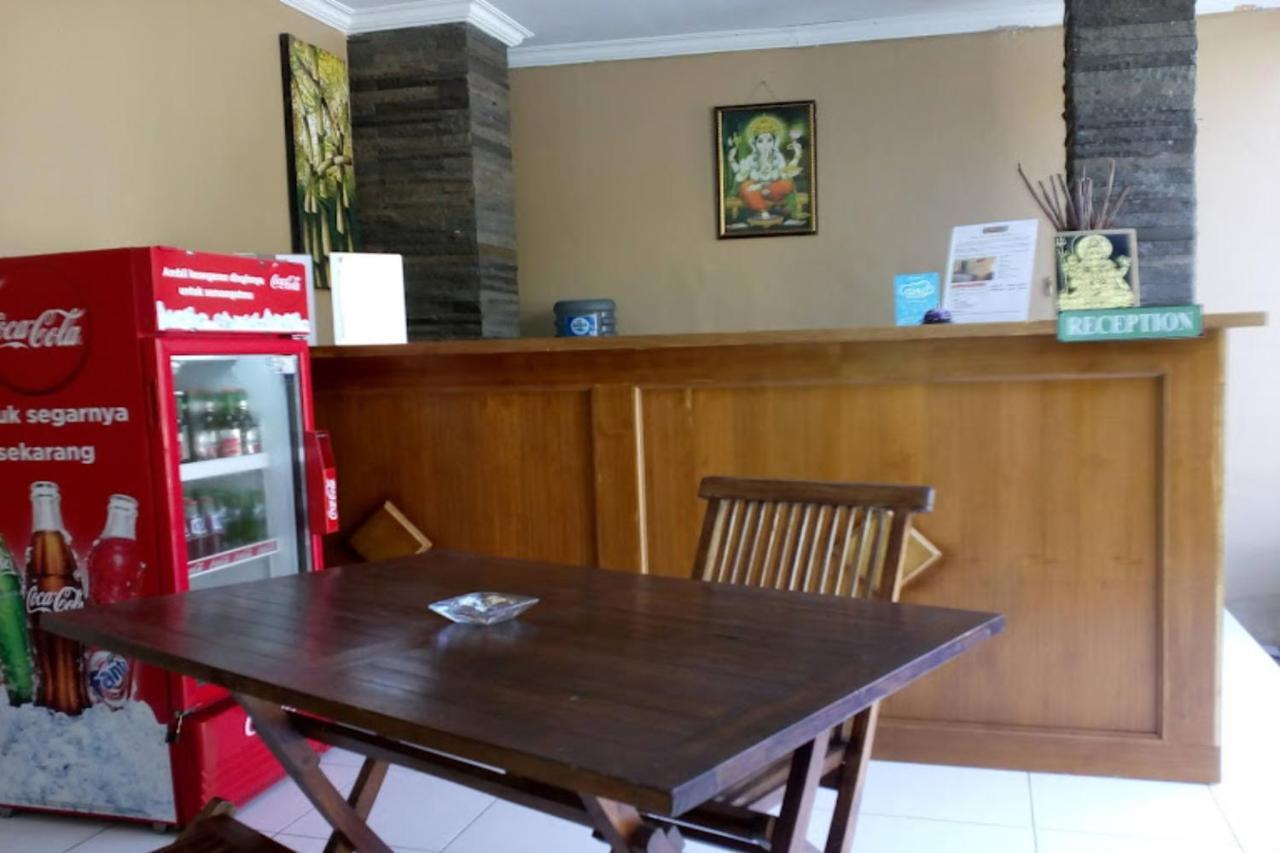Oyo Flagship 91237 Ratu Guest House Kedunganan Esterno foto