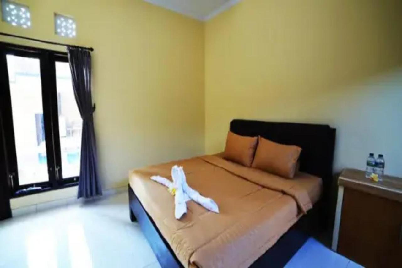 Oyo Flagship 91237 Ratu Guest House Kedunganan Esterno foto