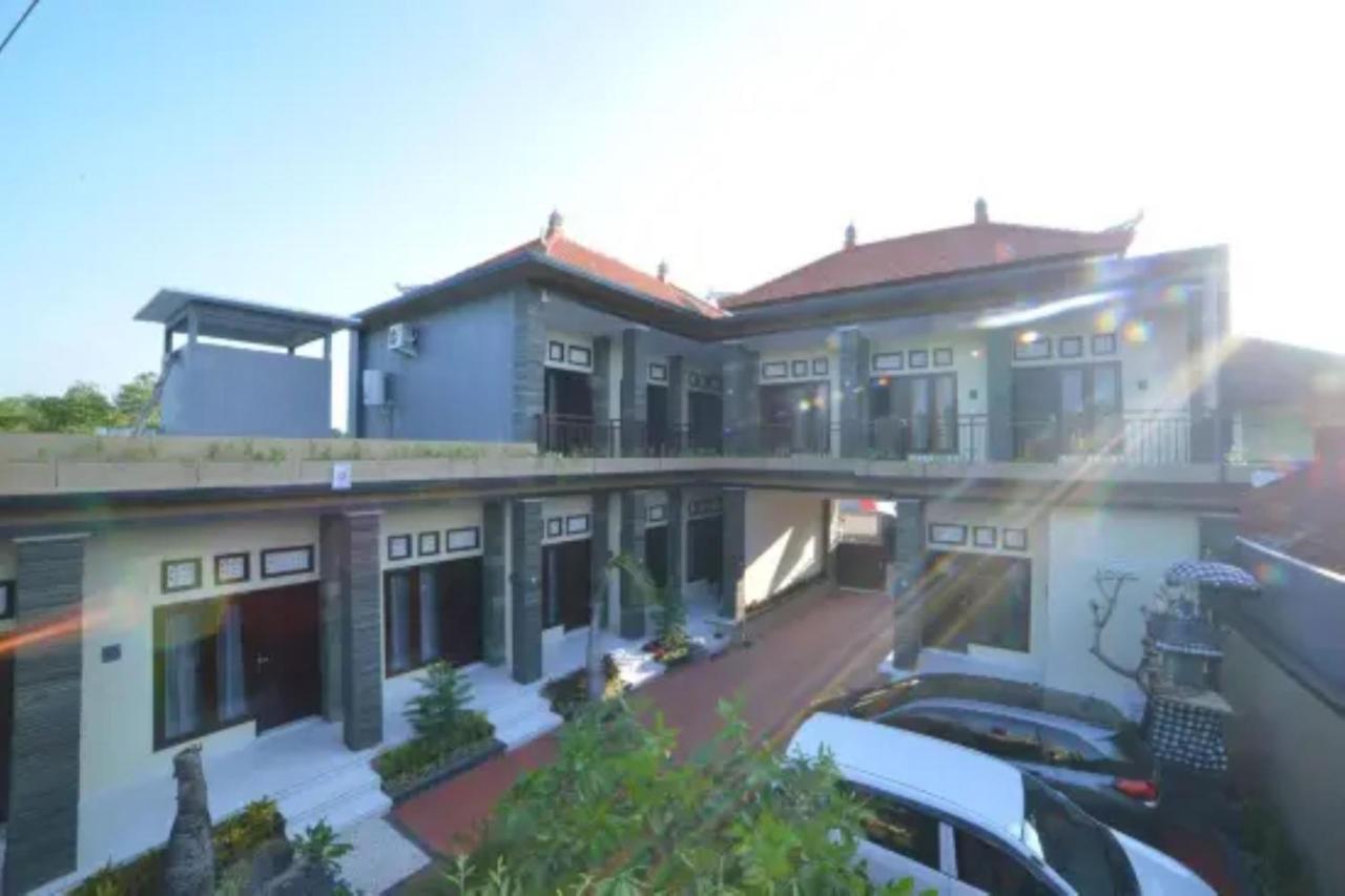 Oyo Flagship 91237 Ratu Guest House Kedunganan Esterno foto