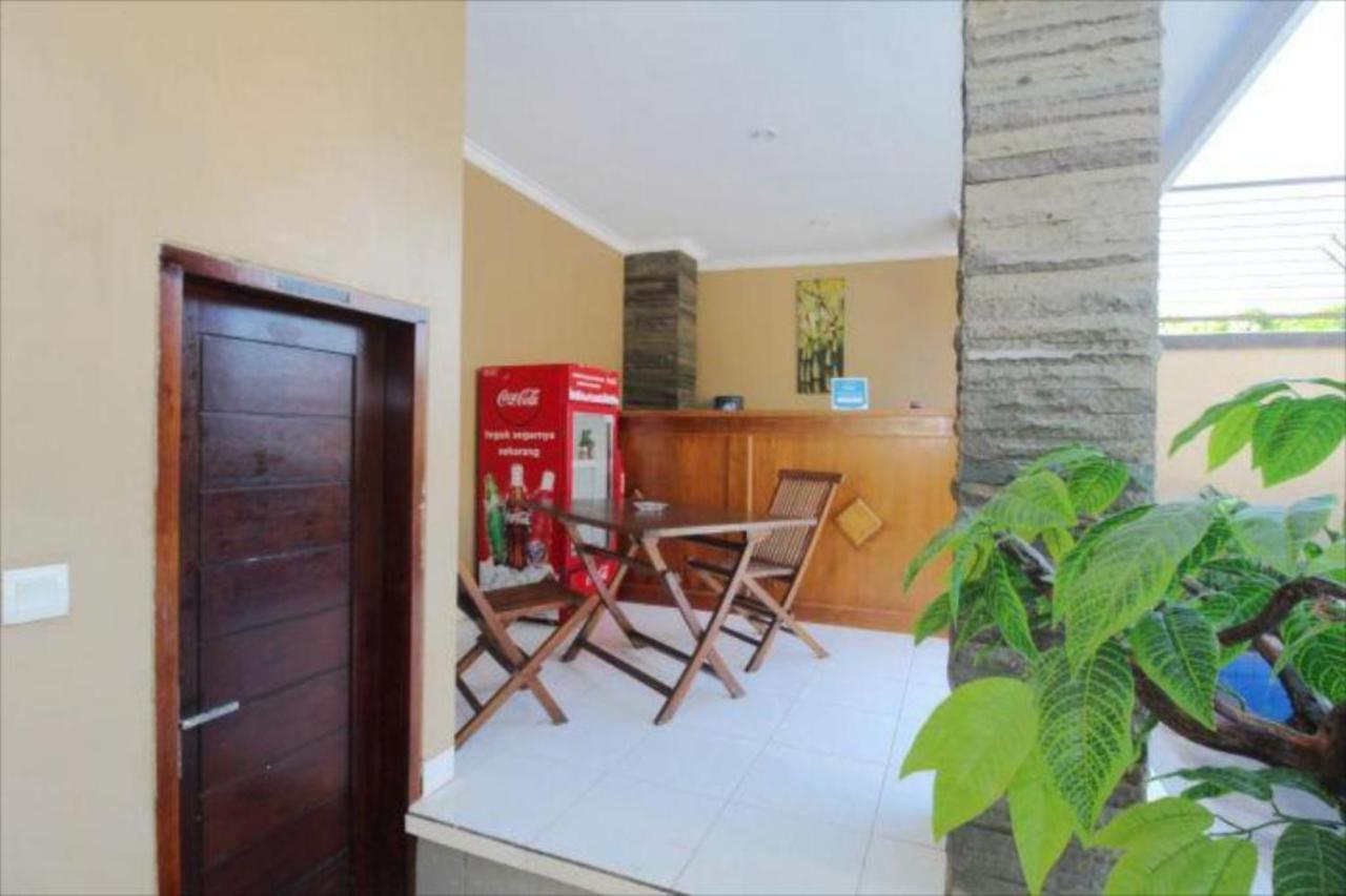 Oyo Flagship 91237 Ratu Guest House Kedunganan Esterno foto