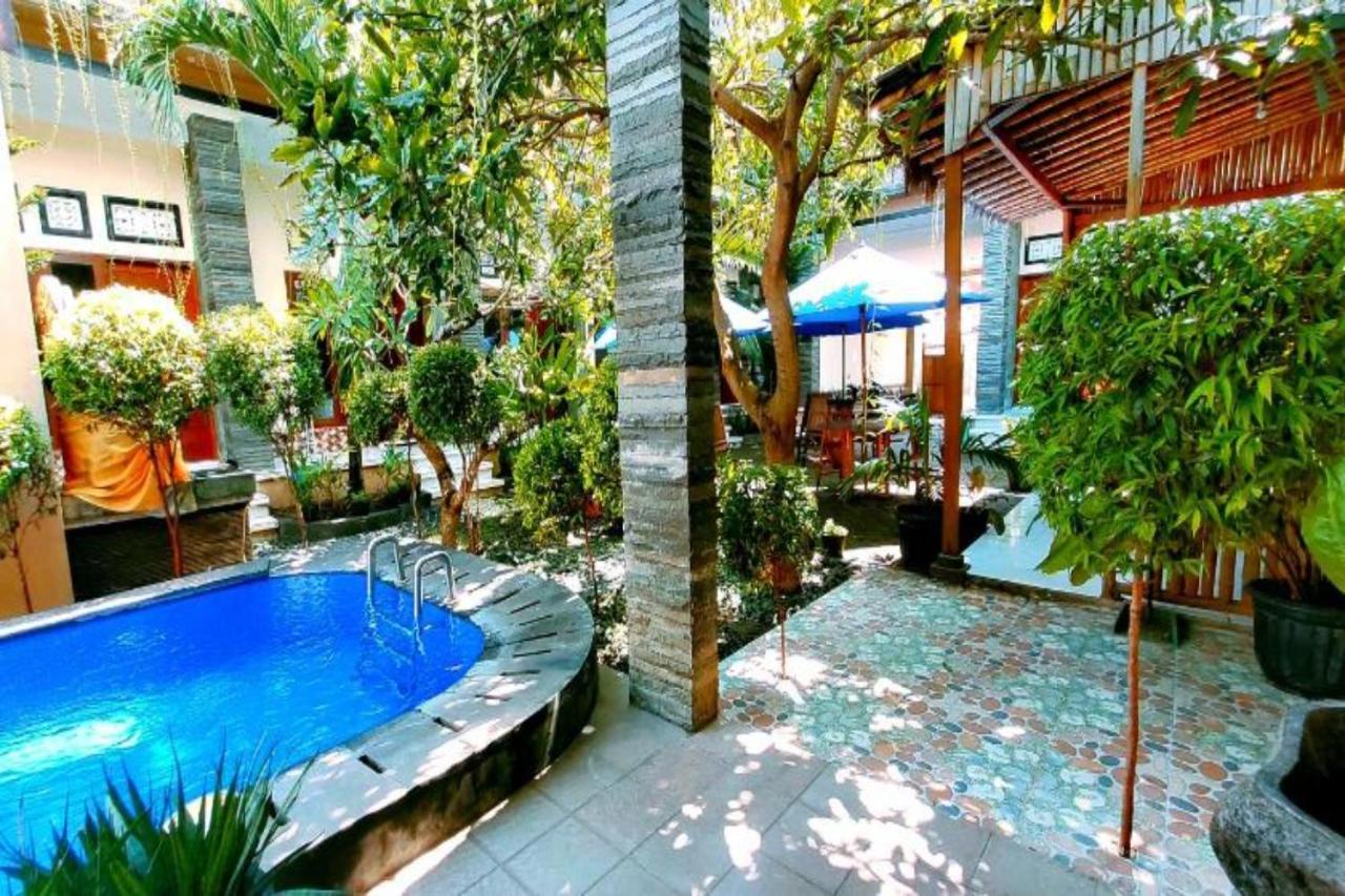 Oyo Flagship 91237 Ratu Guest House Kedunganan Esterno foto