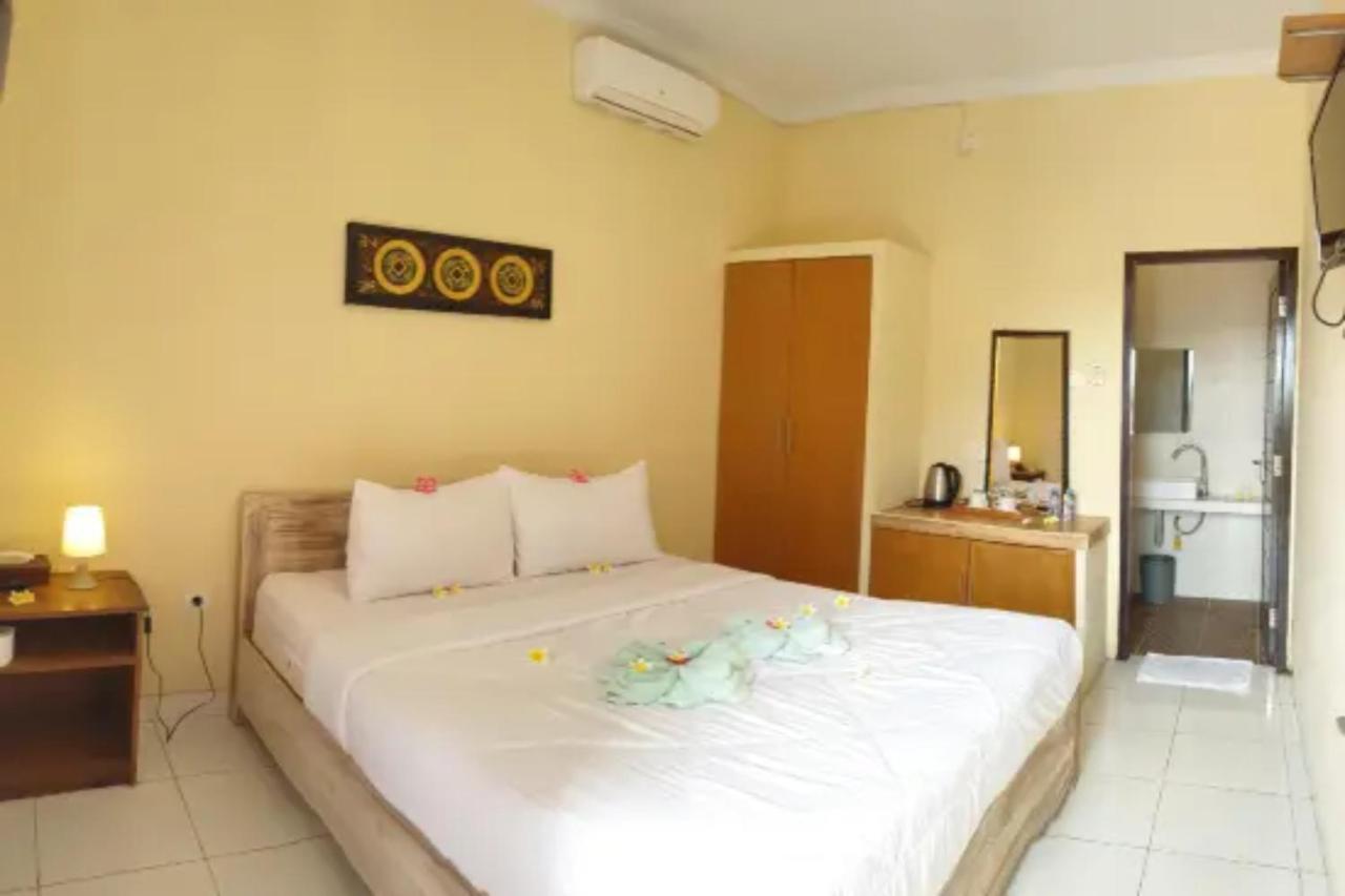 Oyo Flagship 91237 Ratu Guest House Kedunganan Esterno foto