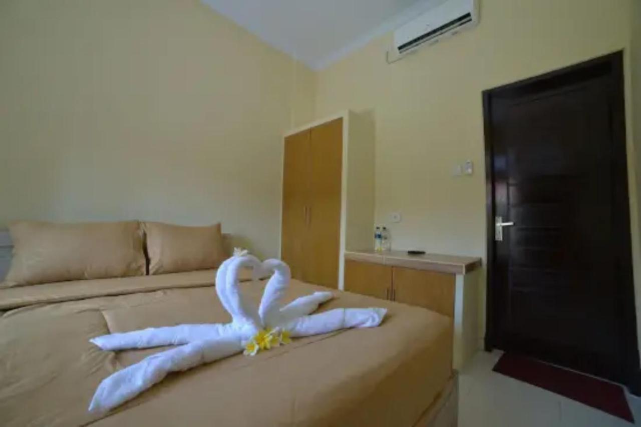 Oyo Flagship 91237 Ratu Guest House Kedunganan Esterno foto