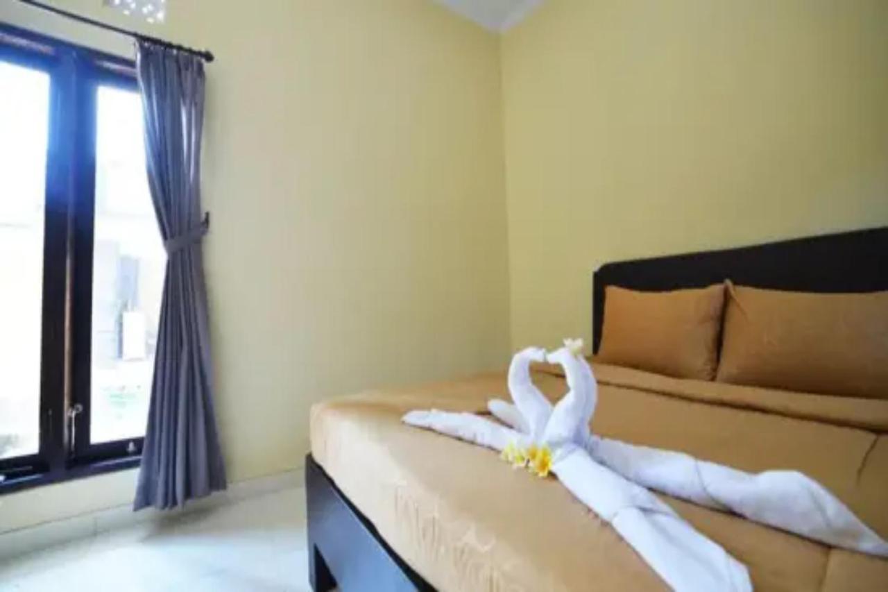 Oyo Flagship 91237 Ratu Guest House Kedunganan Esterno foto