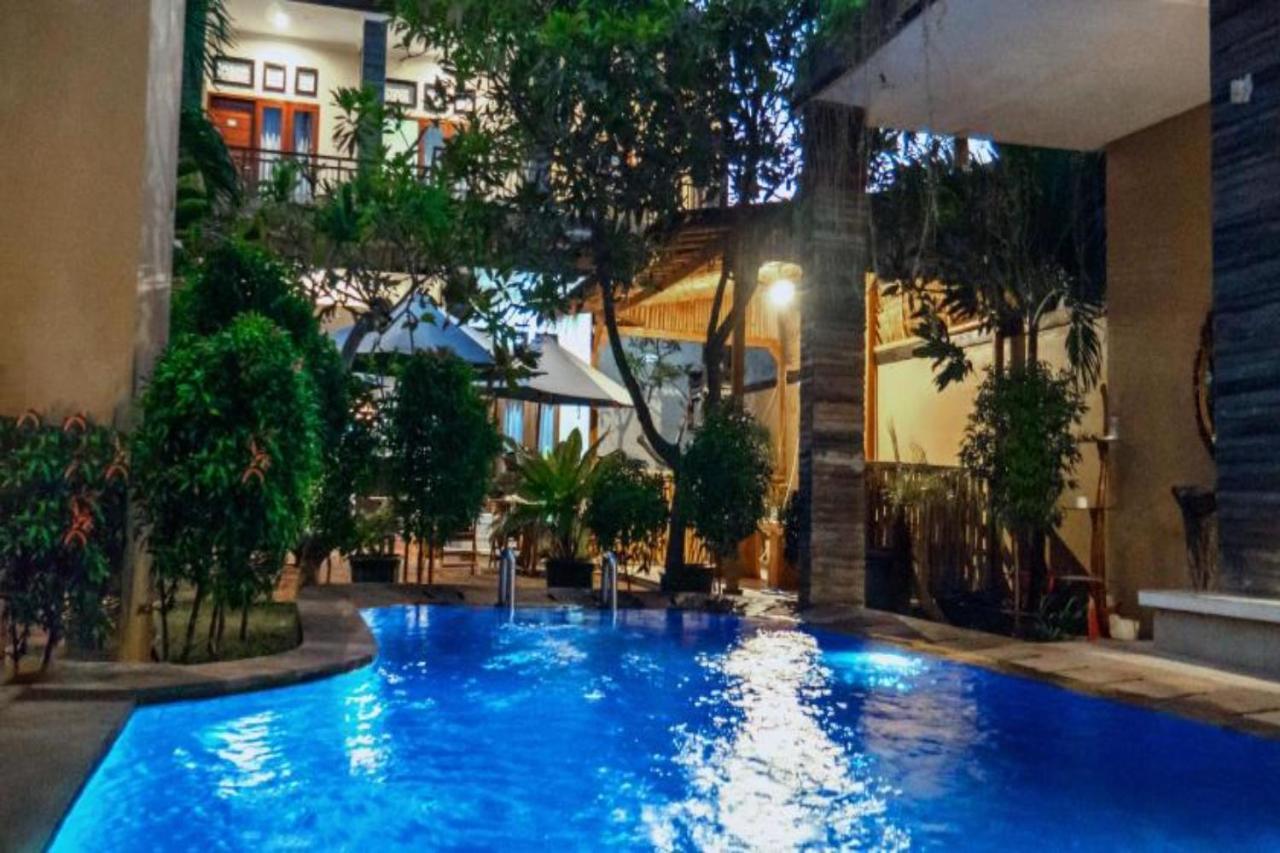 Oyo Flagship 91237 Ratu Guest House Kedunganan Esterno foto