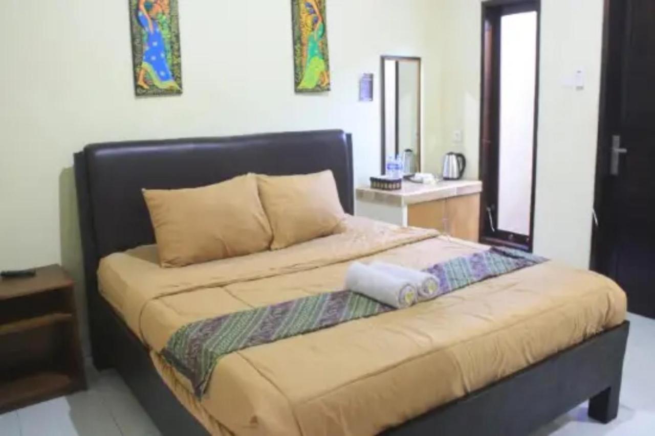 Oyo Flagship 91237 Ratu Guest House Kedunganan Esterno foto
