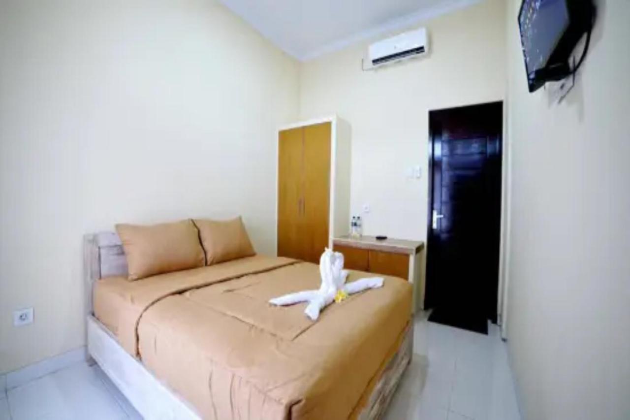 Oyo Flagship 91237 Ratu Guest House Kedunganan Esterno foto